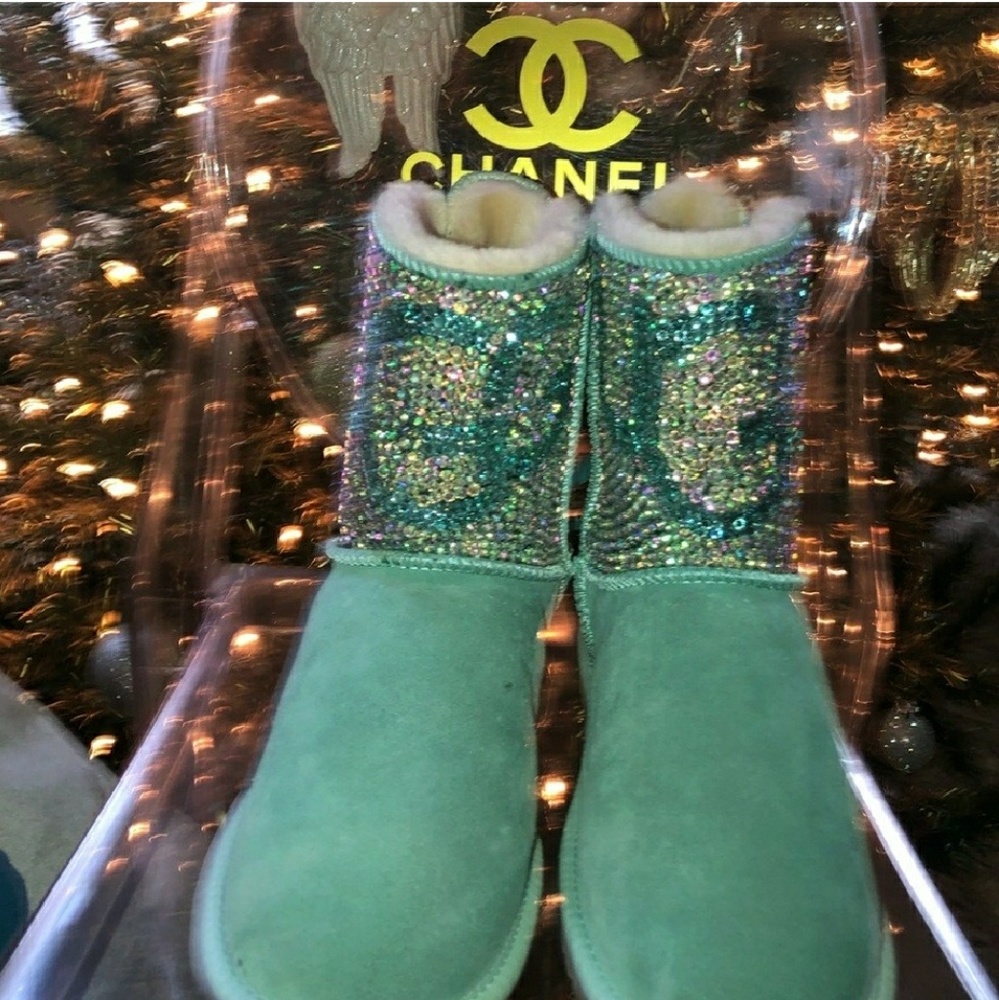 Amazing customize uggs - Picture 3 of 6